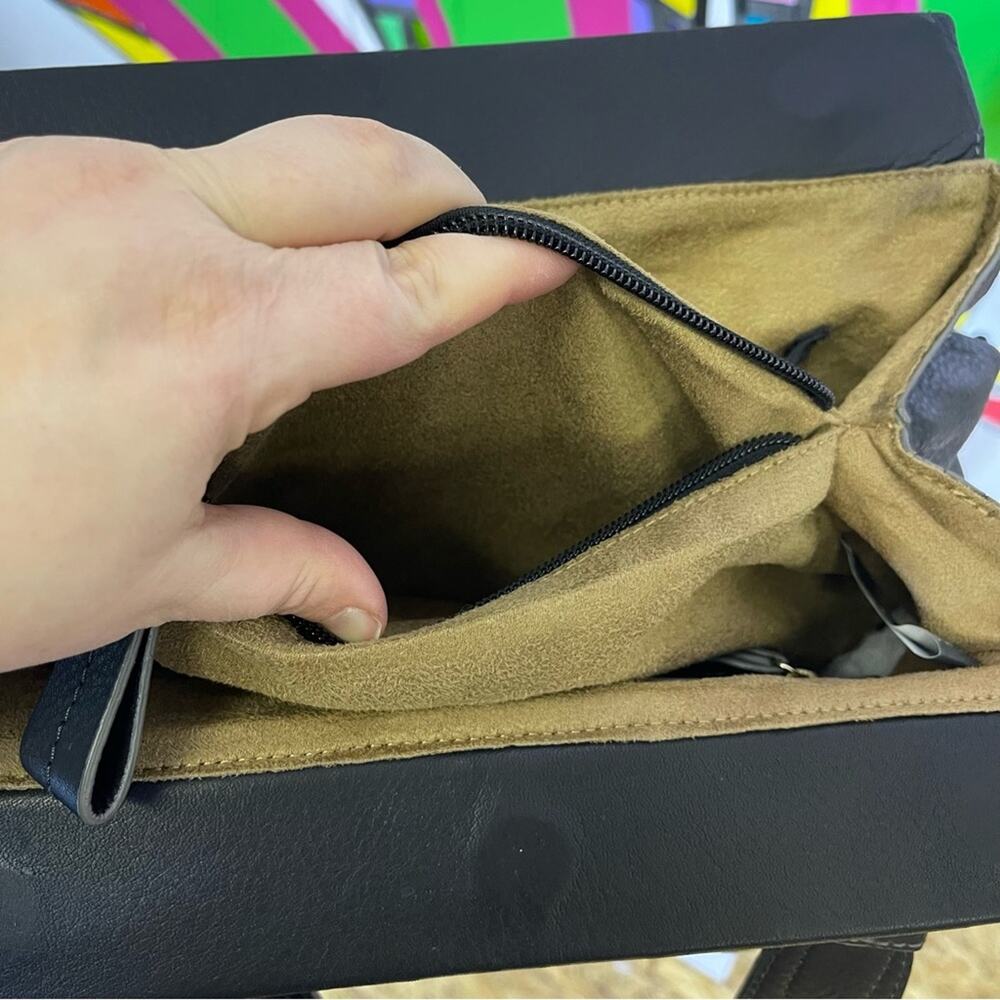 Liz Claiborne Leather Purse. New condition! 13"x7" Base 9.5" Height 18.5” Strap - Picture 9 of 10